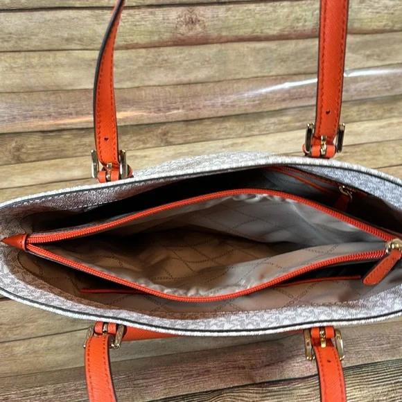 NWOT- Jet Set Medium Multifunction Pocket Tote Bag with Wallet - Picture 8 of 16